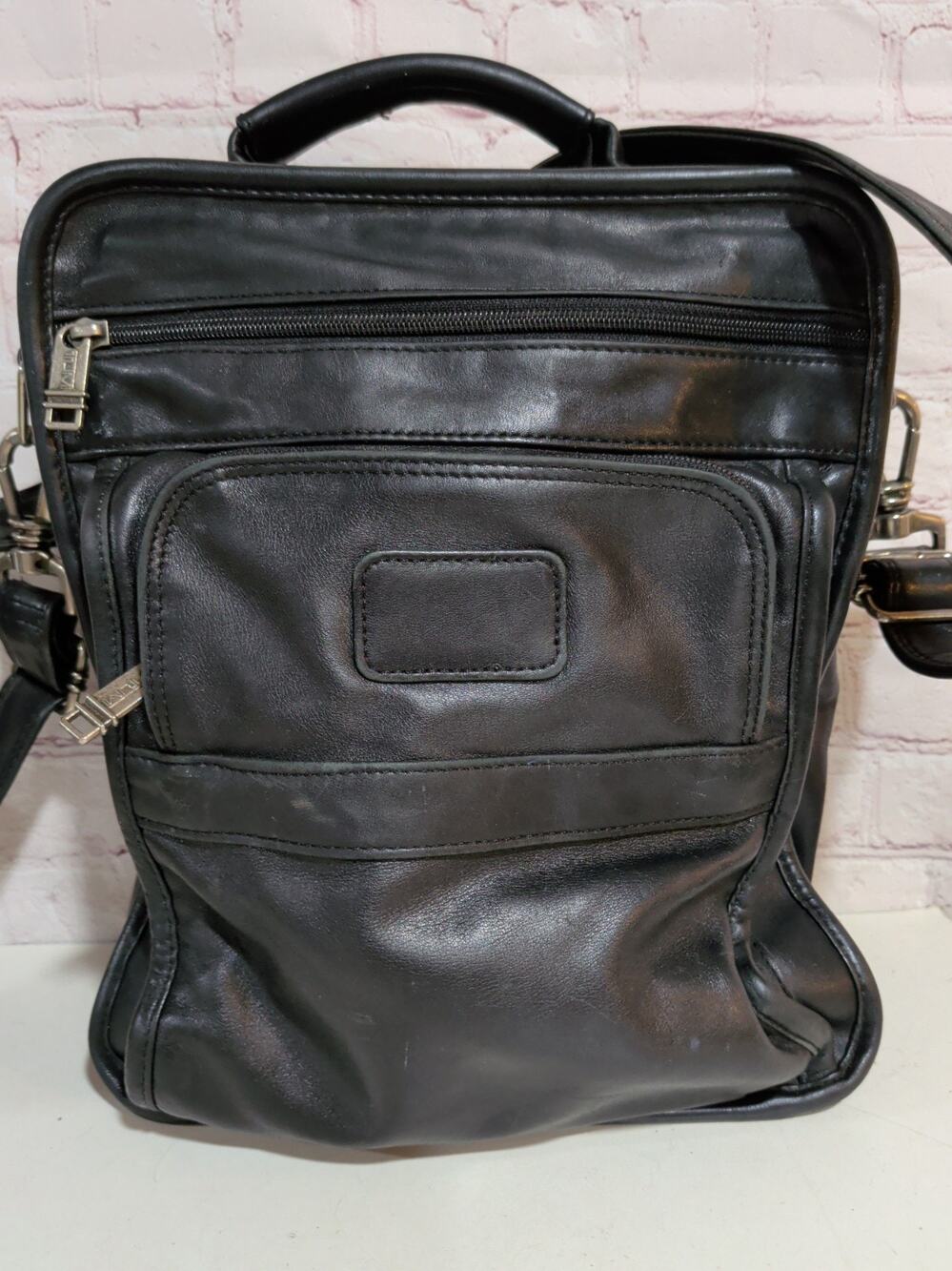Tumi Black Leather Crossbody Travel Messenger Bag Vertical Organizer Briefcase